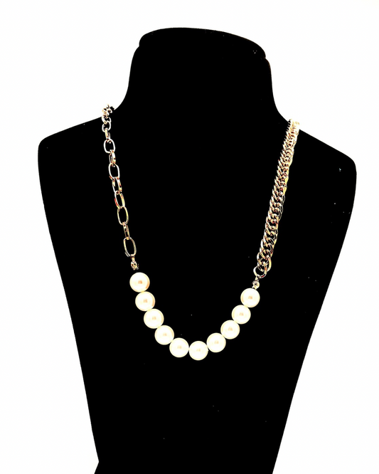 Pearl & Gold Chain Statement Necklace – Modern Elegance