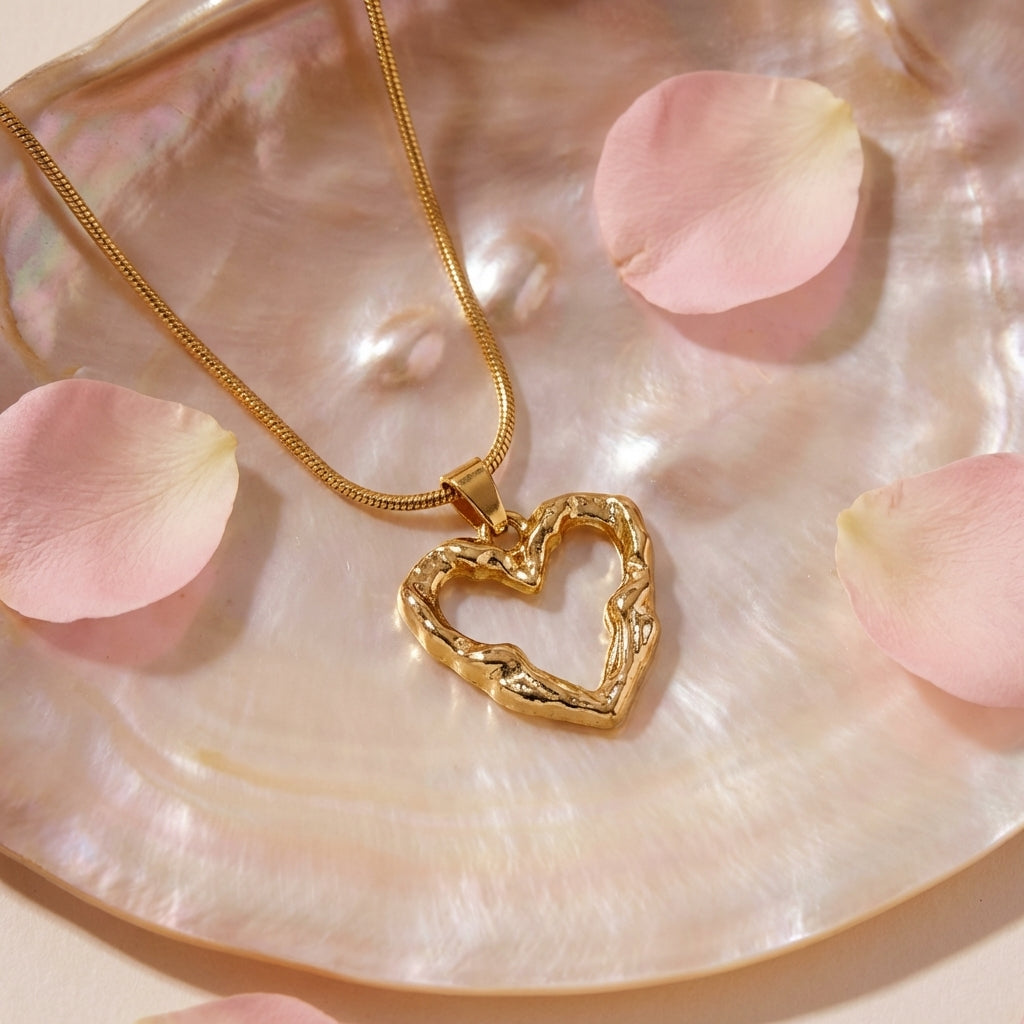 Minimal Gold Heart Pendant Necklace