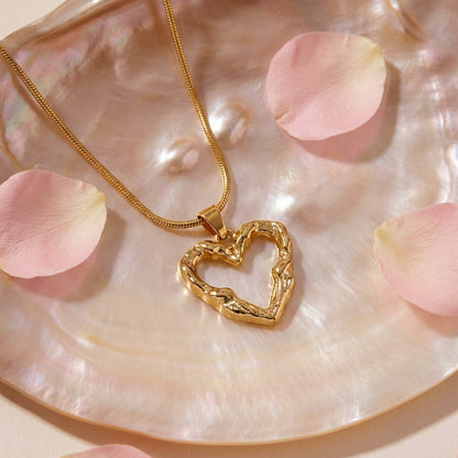 Minimal Gold Heart Pendant Necklace