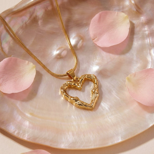 Minimal Gold Heart Pendant Necklace