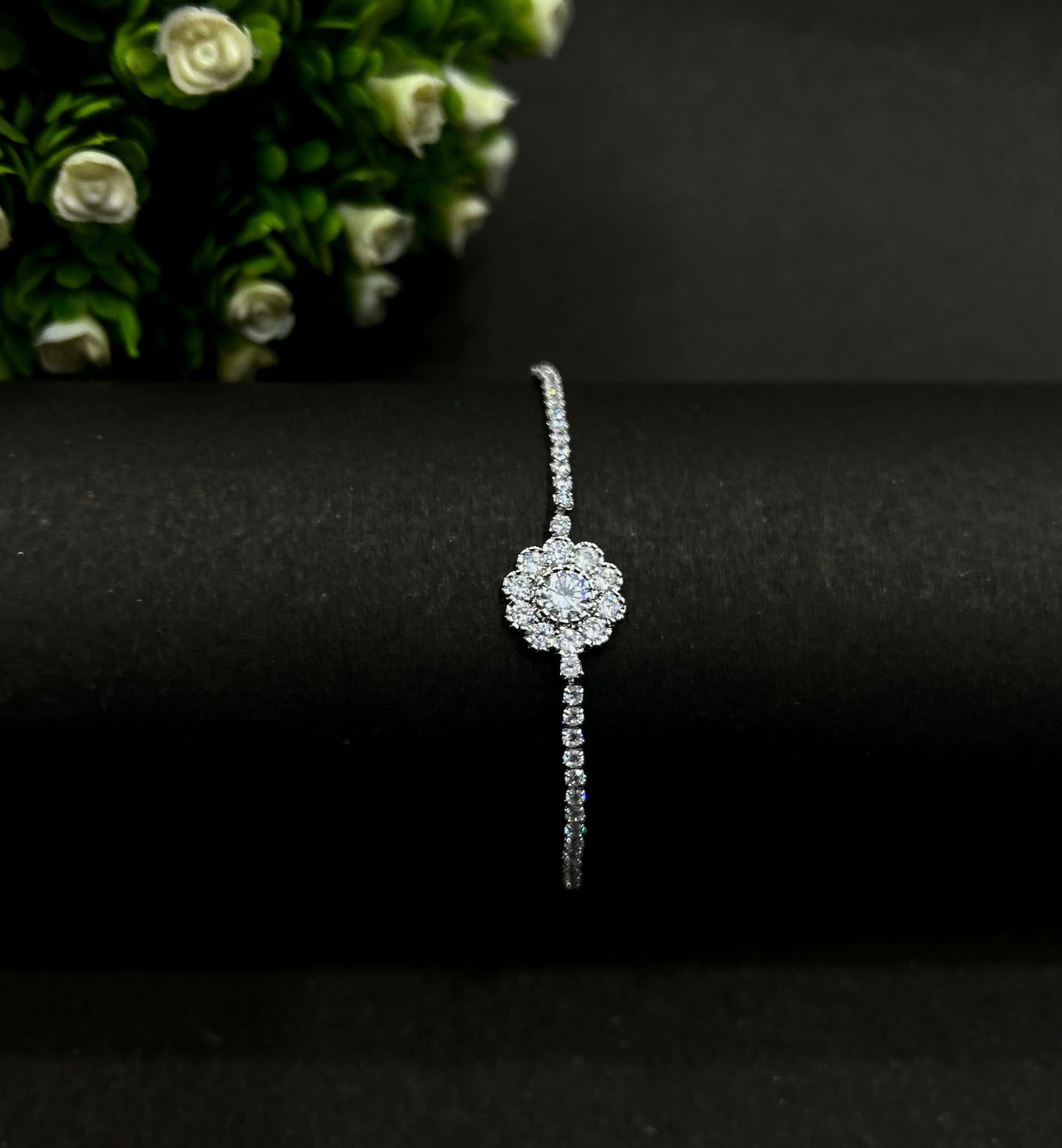 Floral Sparkle Bracelet (Adjustable size)