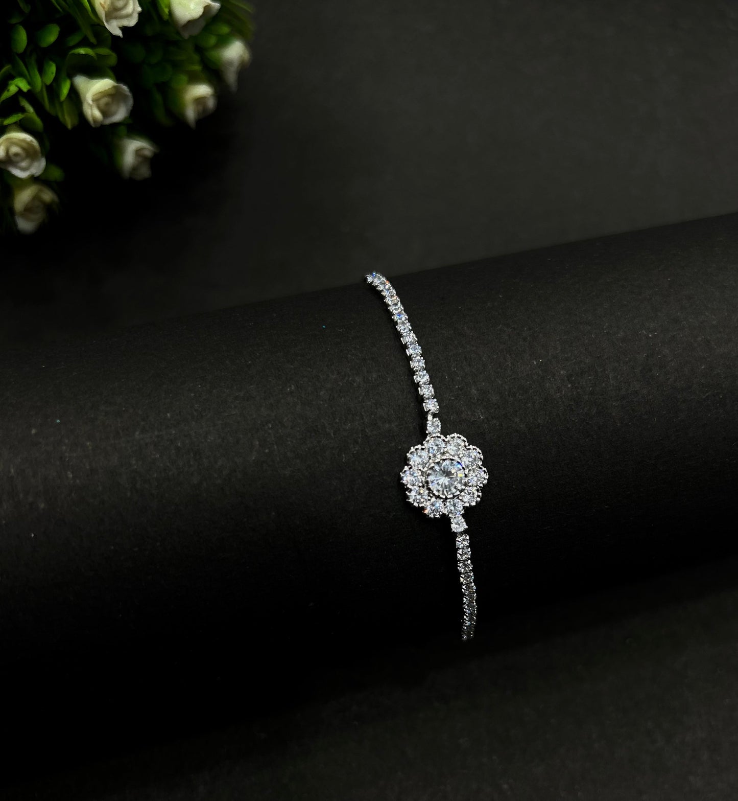 Floral Sparkle Bracelet (Adjustable size)
