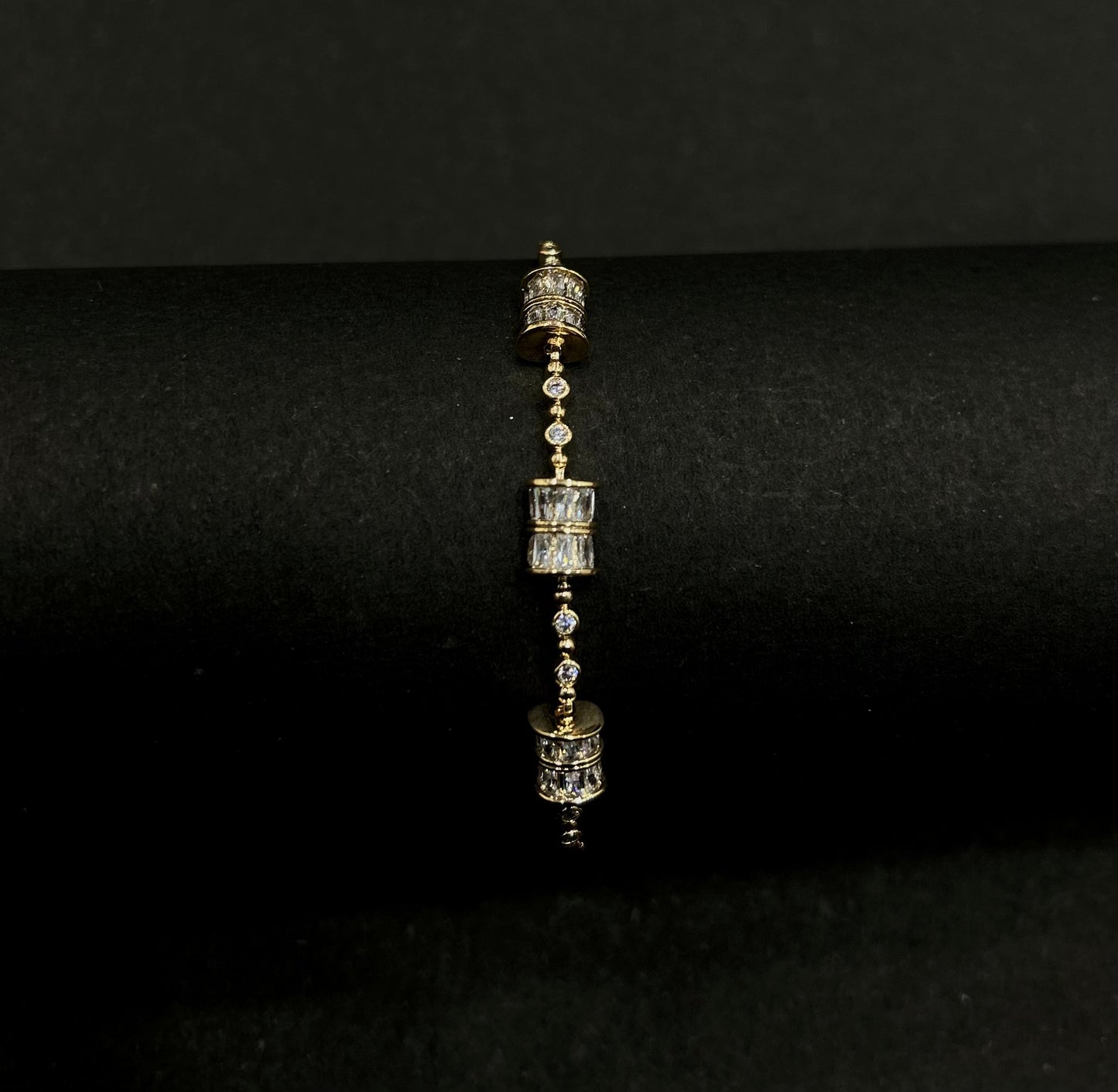 Elegant Gold Bracelet (Adjustable Size)