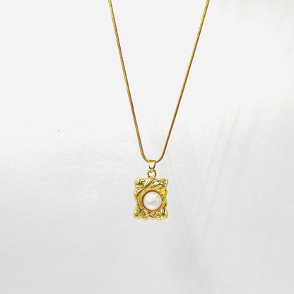 Vintage Pearl Pendant Necklace